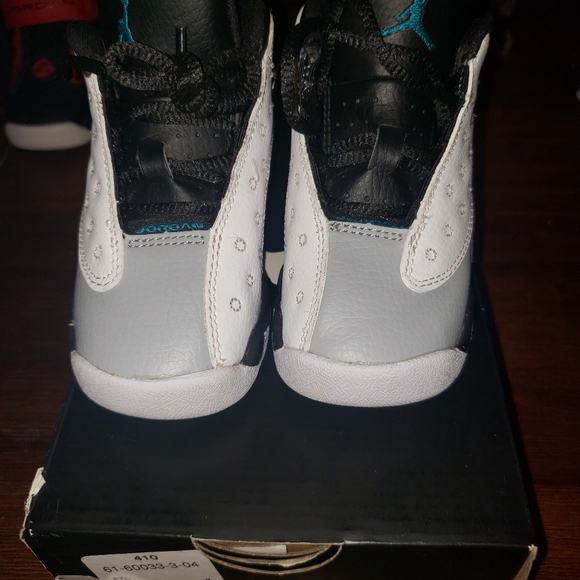 Jordan Retro 13 Wolf Gray Hologram - Picture 3 of 6